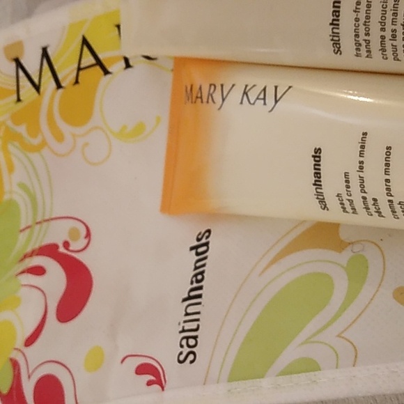 Mary Kay Satin Hands - Picture 7 of 7